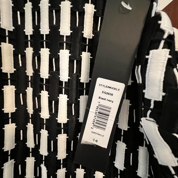 BADGLEY MISCHKA
Racer Checker Gown NWT - Picture 4 of 6